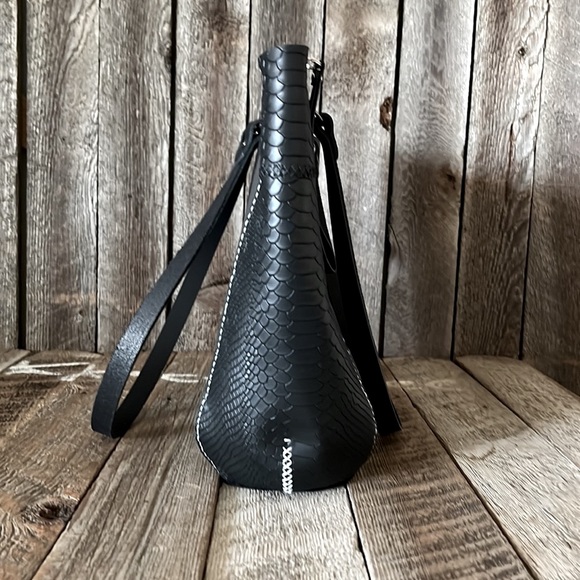 Handmade Gray and Black Leather Tote Bag 💼 - Picture 14 of 15